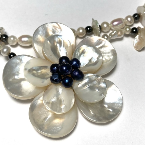Necklace Artisan Flower 925 Clasp Pearls Mother of Pearl 18” - Picture 15 of 15